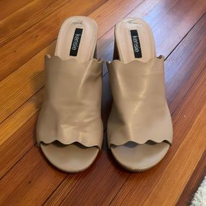 Kensie Nude Scalloped Slides Sz 7.5